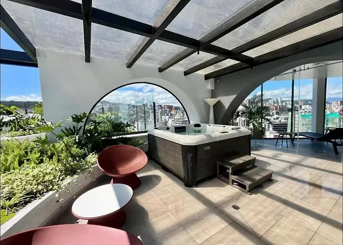 Apartamento De Lujo En La Carolina, Piso Alto Con Jacuzzi Y Piscina Quito