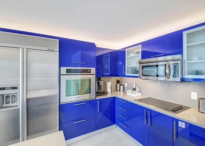Luxe Bayview Condo W Sauna, Hot Tub & Beach Access Fort Lauderdale
