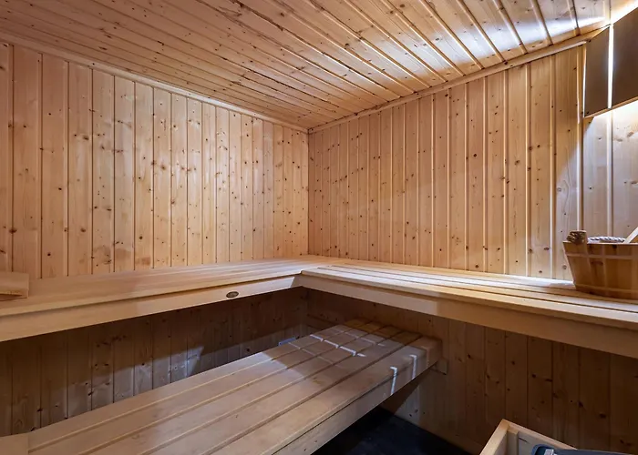 Chalet Montagnard A Rochebrune Avec Jacuzzi, Sauna, 6 Chambres, Proche Des Pistes, Accueil 12 Pers - Fr-1-569-37 Megève