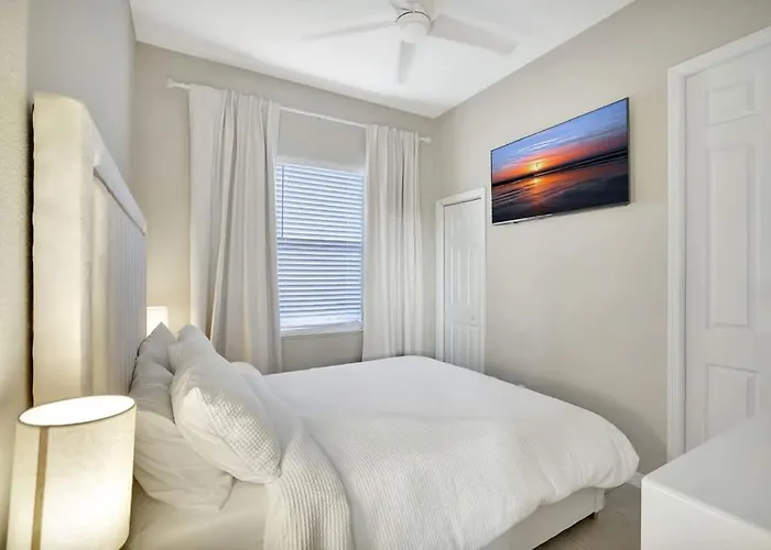 3 Minutes To Beach, Dining, & Nightlife, 4 Bedroom, 4 Bathroom, Equipped With Pool & Spa Lux Family Home Sleeps 10 North North Naples