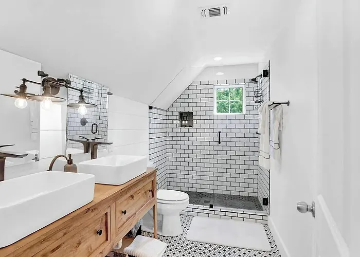 Stunning Home With Hot Tub - Walk To Main Fredericksburg