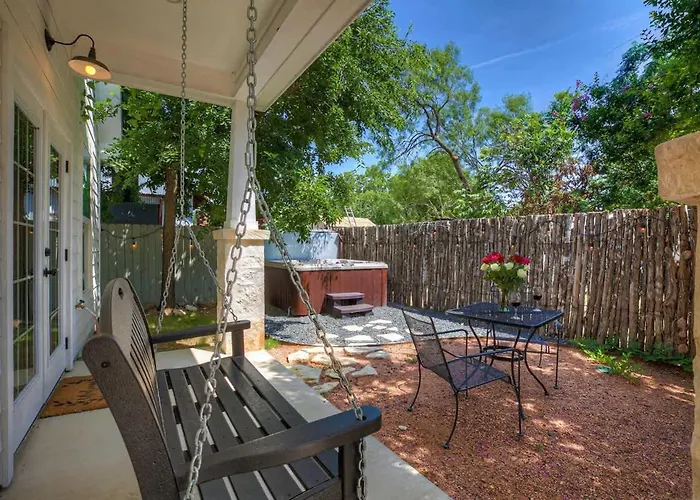 Stunning Home With Hot Tub - Walk To Main Fredericksburg