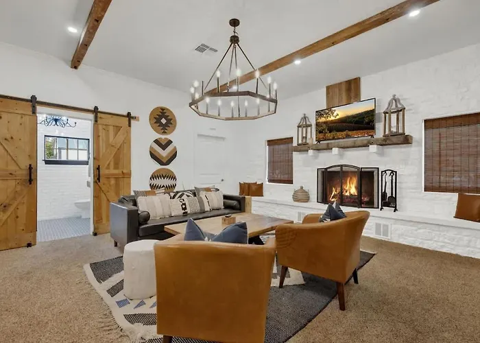 Poplar Place Main House With Hot Tub-1 Mi To Main St Fredericksburg