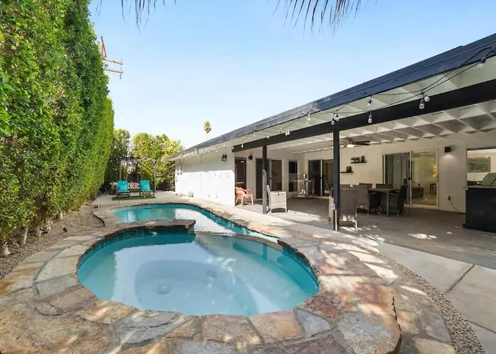 3Br 2Ba Home In Palm Springs With Private Pool