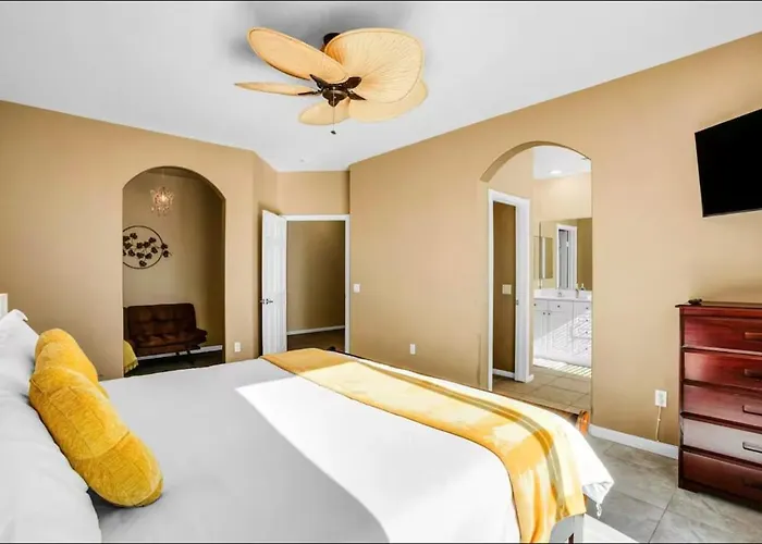 4Bd Family Fun Escape With Pool, Spa And Games Indio