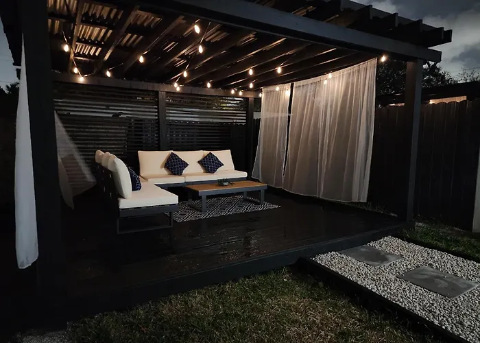 Welcome To Miami! Jacuzzi Sleeps 11
