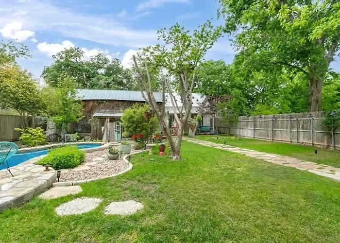 Villa Remmler Nest Hot-Tub Prime Location 3-Blks To Main! Fredericksburg