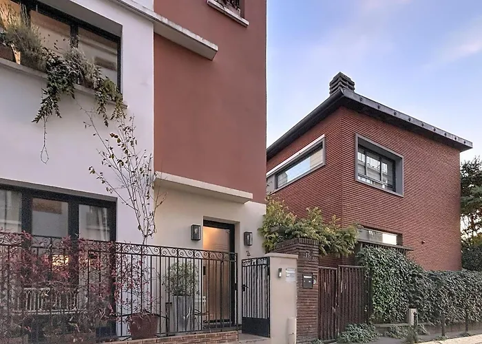 House With Rooftop Eiffel Tower View Paris