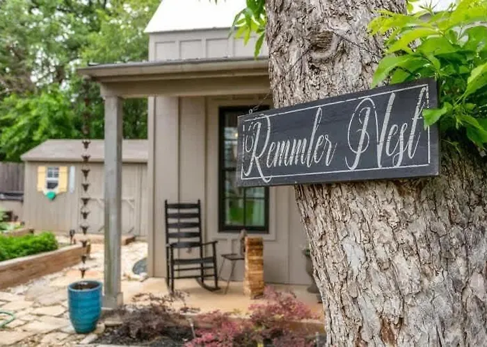 Villa Remmler Nest Hot-Tub Prime Location 3-Blks To Main! Fredericksburg