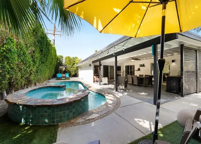 3Br 2Ba Home In Palm Springs With Private Pool