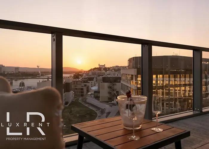 Golden Suite, RIVER&OLD TOWN VIEW, FREE Parking Pressburg