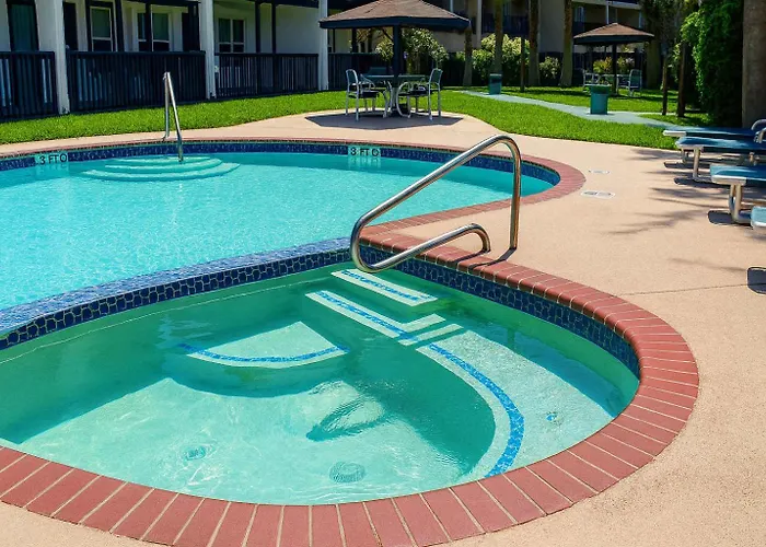 Comfy Updated Beachside Getaway South Padre Island