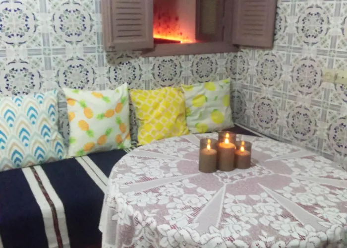 Budget Friendly -Private Room In A Moroccan Home - Host On Site Agadir