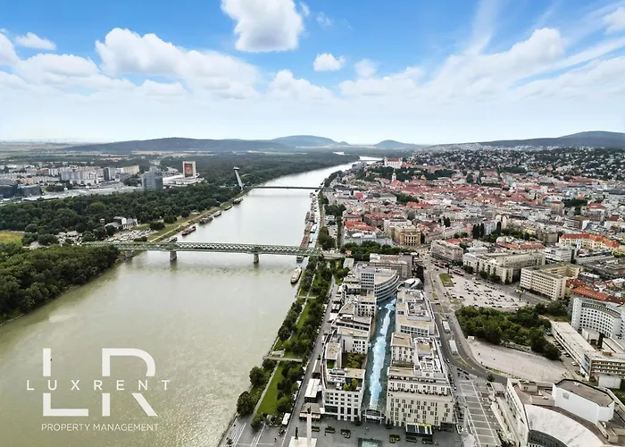 Golden Suite, RIVER&OLD TOWN VIEW, FREE Parking Pressburg