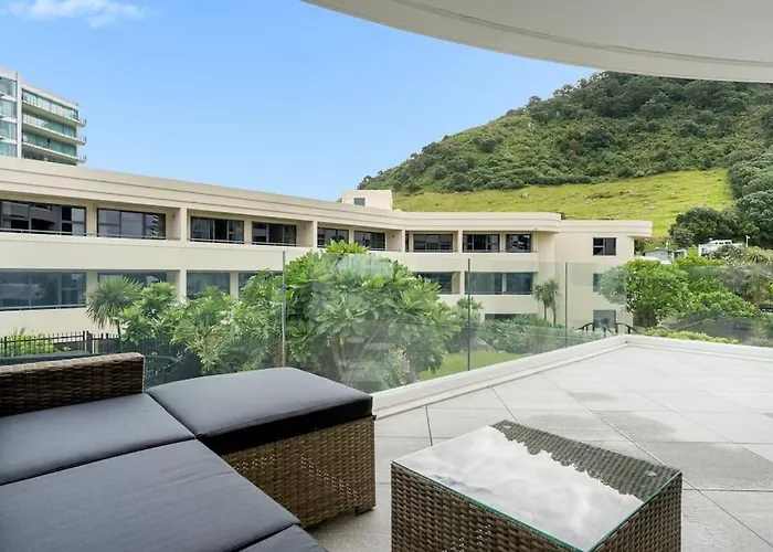 Oceanside Apartment With Pool Views Mount Maunganui