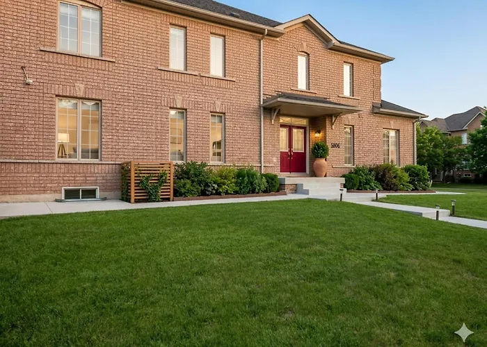 Luxury 4Br Family Home, Sleeps 8 Plus Private Fence Mississauga