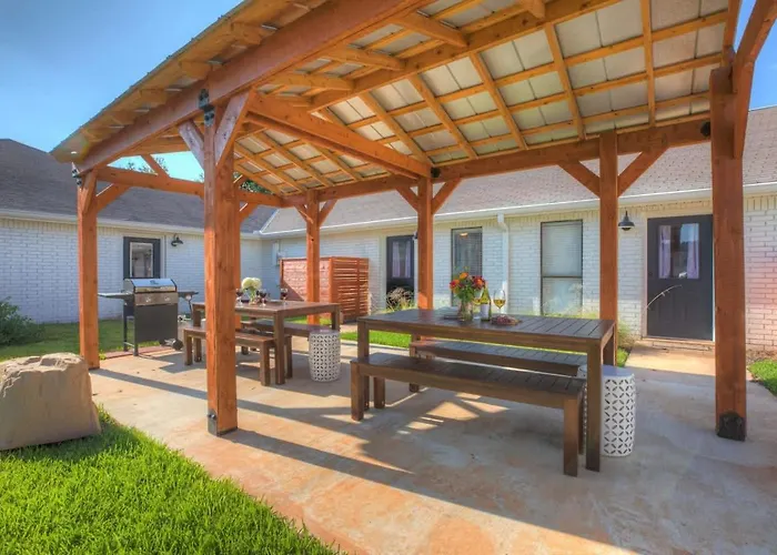 Wanderlust #2 | Hot Tub | Shared Outdoor Space Fredericksburg