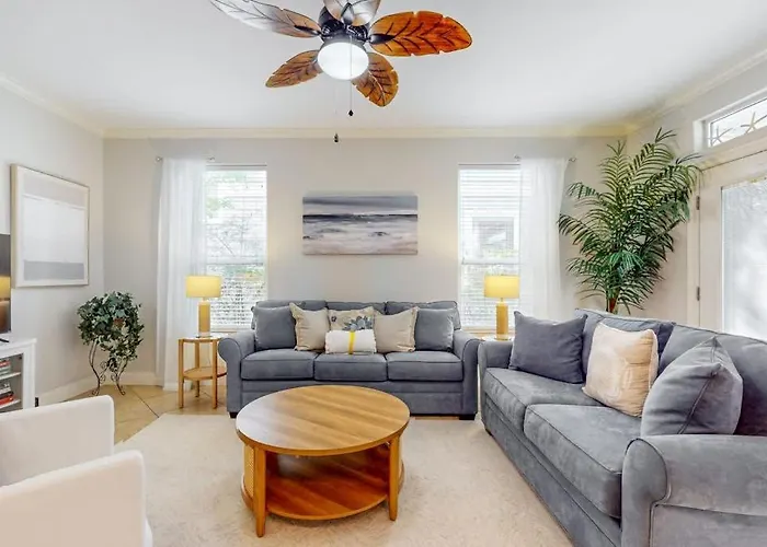 Villages Of Crystal Beach: Kono Cabana Destin