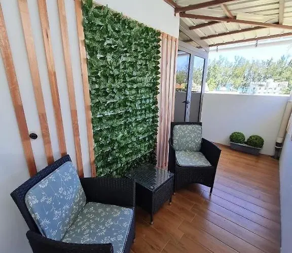 2Br Beach Apartment 3Min Walk To Flic En Flac Beach With Pool Balcony Ac