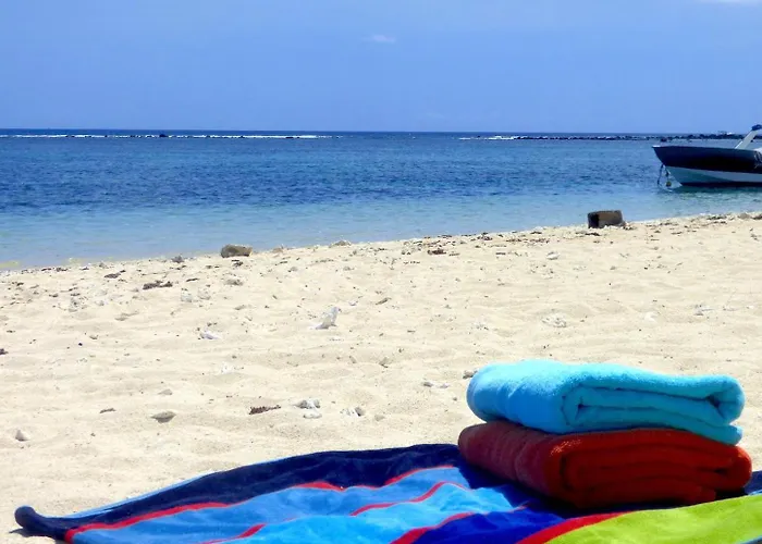 2Br Beach Apartment 3Min Walk To Flic En Flac Beach With Pool Balcony Ac