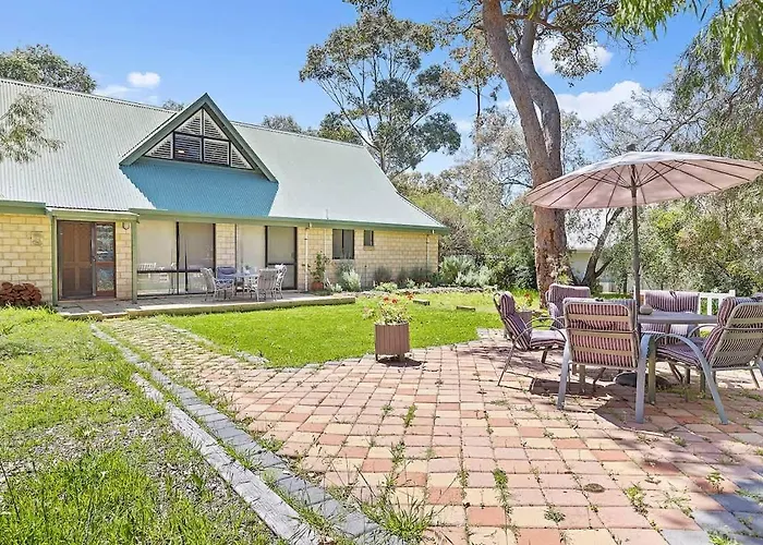 Eagle Bay Beach Lodge - 1 Street Back From Stunning Eagle Bay! Dunsborough