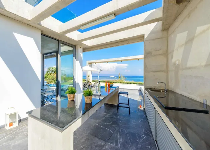 Luxury Villa By The Sea With Heated Pool Protaras