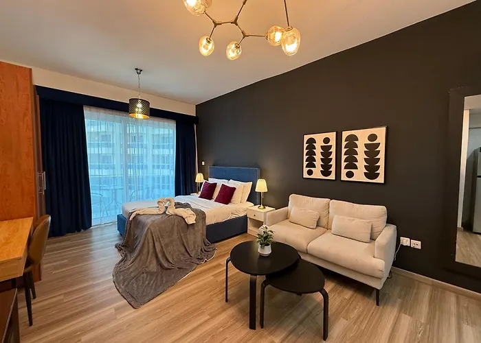 Rare Holiday Homes - Crescent Tower - Impz - Dubai Production City - R704