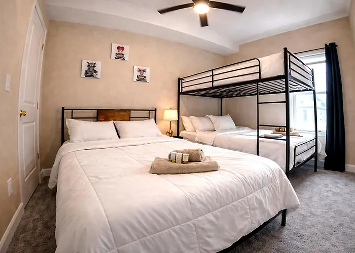 Grand Dc Group Retreat Sleeps 22 6Br 14 Beds 2 Living Rooms Free Parking Washington