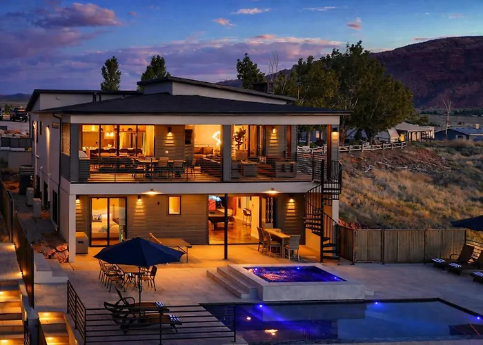 Exclusive Retreats Desert Vista Luxury 6 Bedroom Retreat- Heated Pool Hot Tub Moab