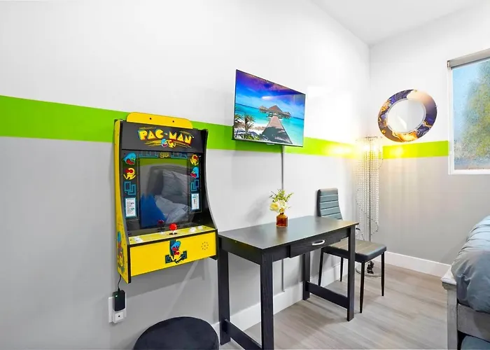 A - 3Br 3Ba North Hollywood Pad 15M To Universal With Patio And Parking Los Angeles