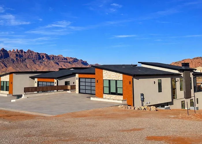 Exclusive Retreats Desert Vista Retreat- Moab Estate For Large Groups- Pool, Spa