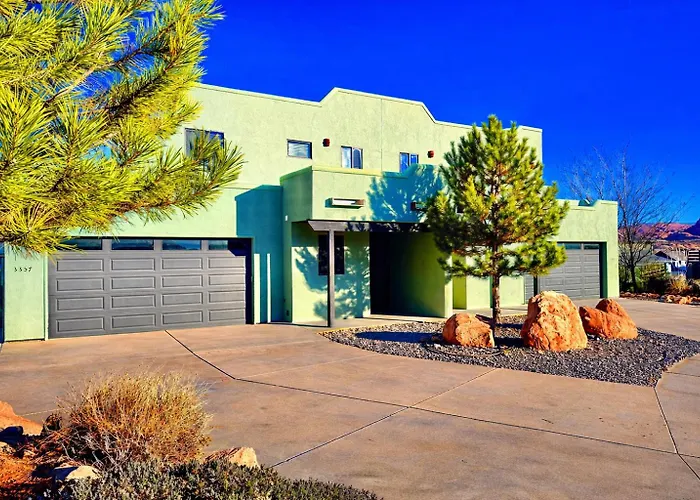Moab Desert Hideaway 6-Bedroom Luxury Estate With Year-Round Pool & 2 Hot Tubs
