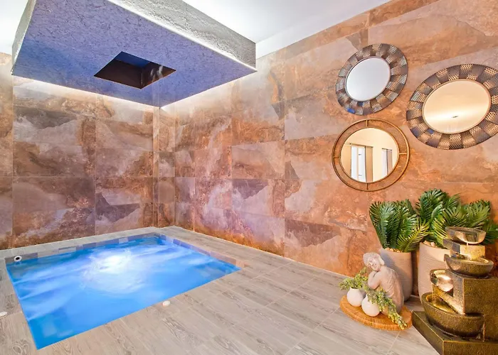 6 Bedroom With Jacuzzi 1 Block From Lleras P10 Medellín