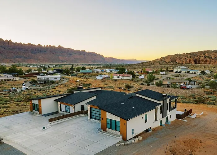 Exclusive Retreats Desert Vista Mirage - Moab Getaway With Pool, Spa & Views