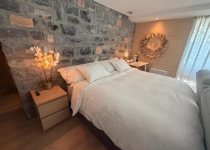 ROMANTIC SUlTE WITH AMAIZING VIEW Cademario