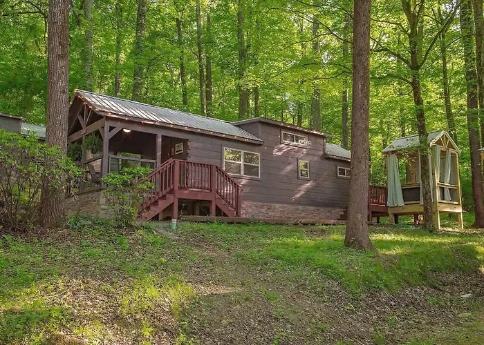 Stefan Cabin Nature-Nested Tiny Home Hot Tub Chattanooga