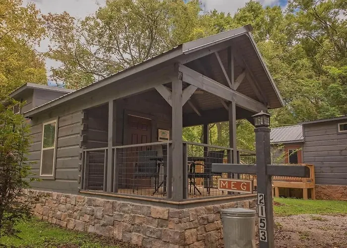 Meg Cabin Tiny Rustic Comfort On Lookout Mtn Chattanooga