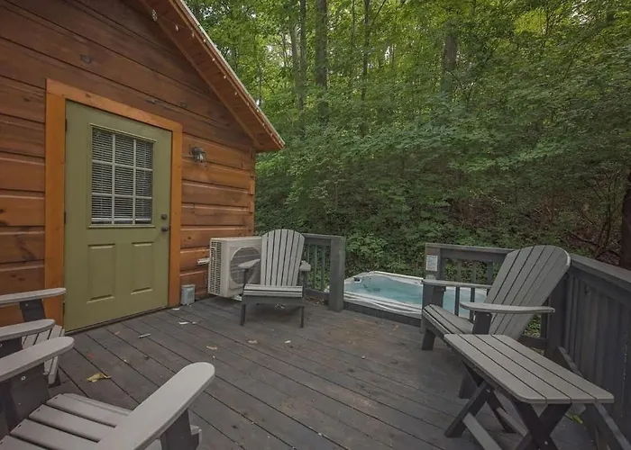 Papa Cabin Tiny Log Home Comfort In Rustic Bliss Chattanooga