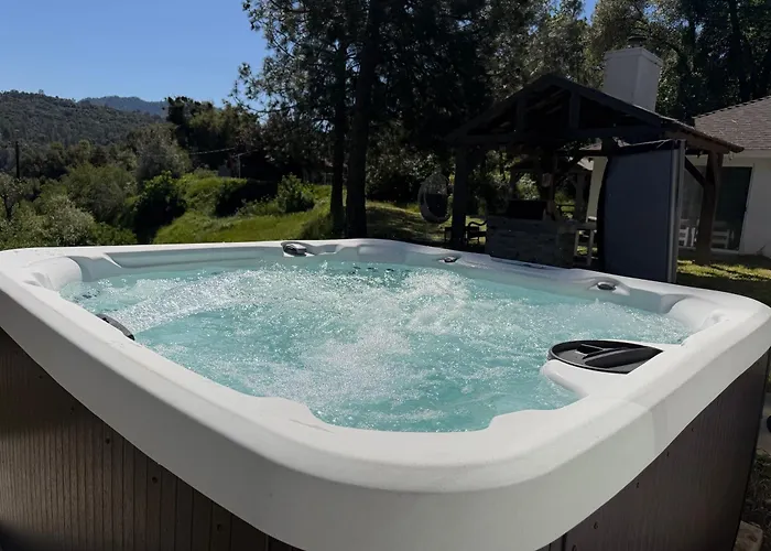 Mountain Retreat! Hot Tub, 4 Bdr, 2 Bth Yosemite, Bass Lake Oakhurst