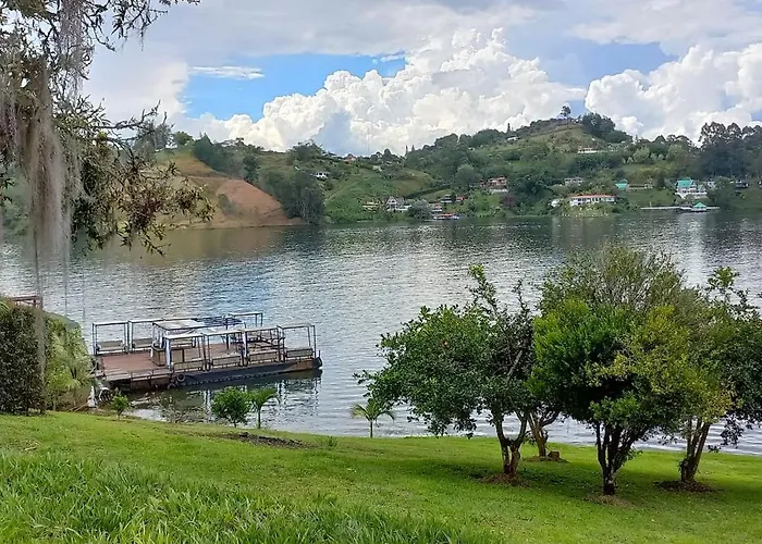 Villa Lake Blue El Penol 