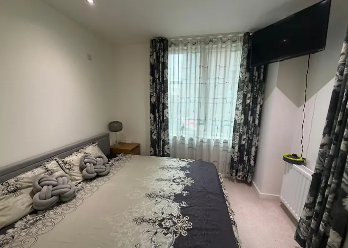 Charming Homestay Near London Excel, O2 & Easy Access To Central London