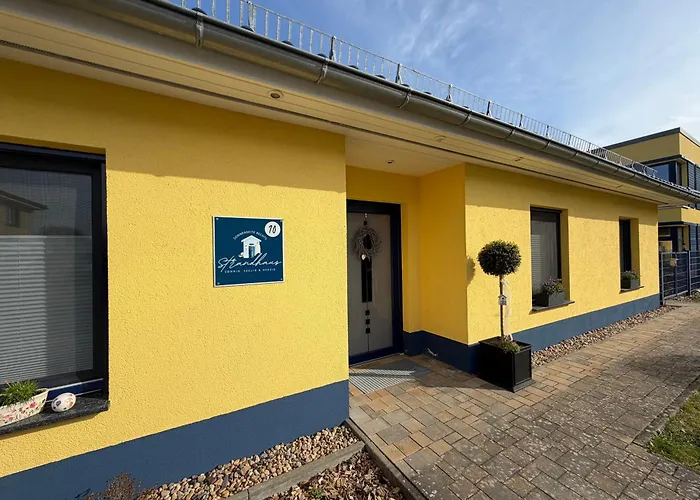 Ferienhaus Strandhaus Sonnenseite links, nur 100m vom Senftenberger See