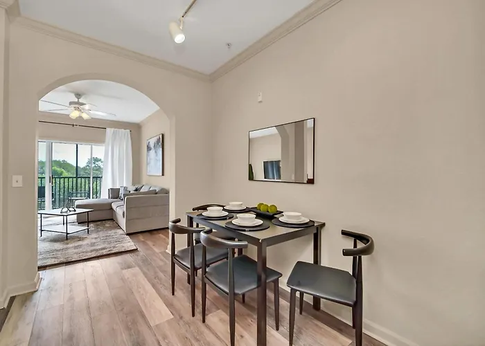 Upstay Modern 2Br Condo Near Disney Orlando
