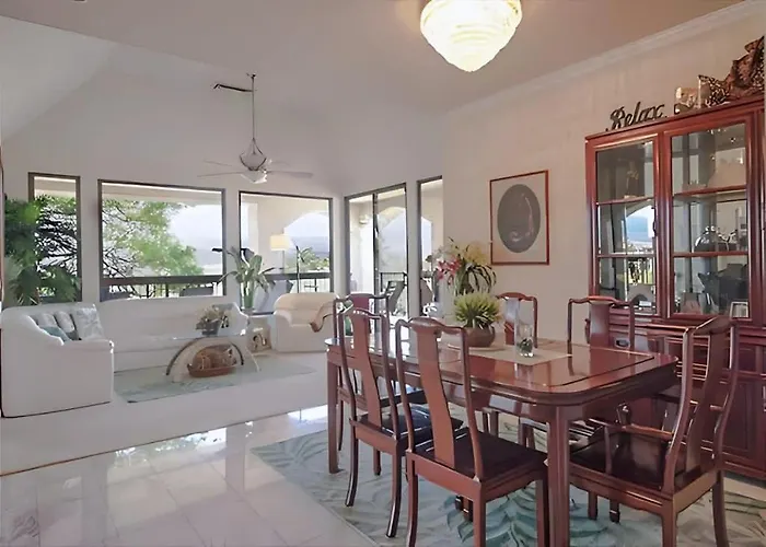 Golf-View Condo With Golf Discounts & Lanai Waikoloa