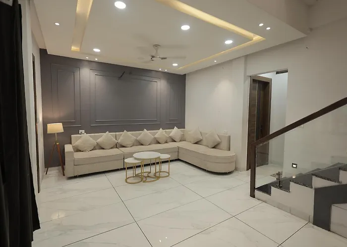 Luxury 3Bhk Villa With Bathtub And Penthouse Indore