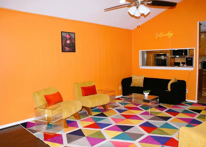 Eclectic Family Hub-Hot Tub-Galleria-Uni Houston