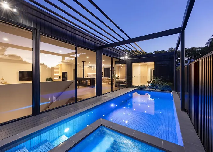 The Indoor-Outdoor Retreat - Heated Pool, Spa & Cinema Rye