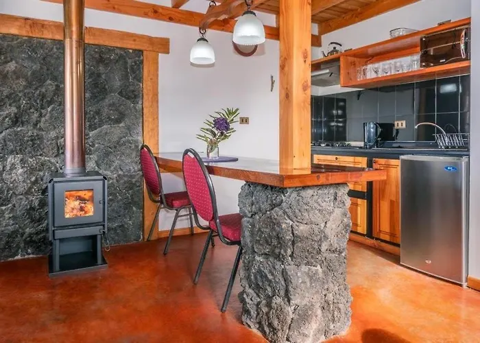 Cabanas Martina Bungalows 4 Con Vista A Volcanes L Frente Al Lago Llanquihue L Piscina Temperada Y Tinaja Tv Y Wifi L Hasta 6 Personas La Ensenada