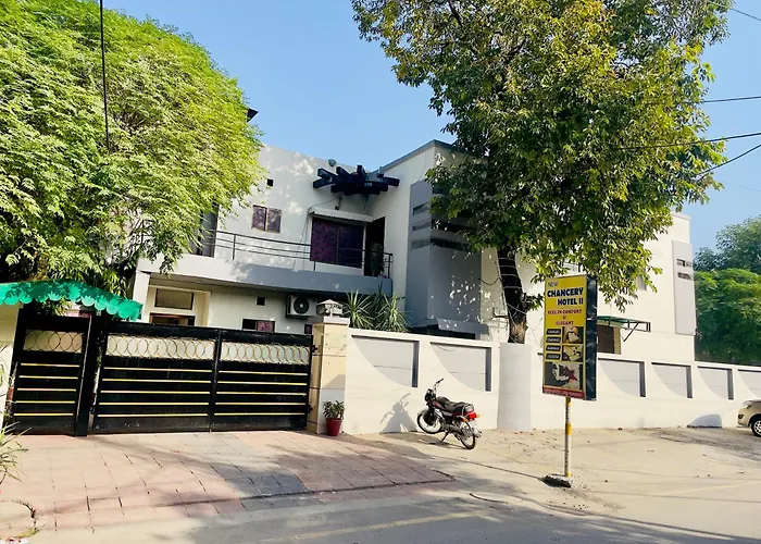 Hotel Royal Ilva By Oramin Rooms Lahore