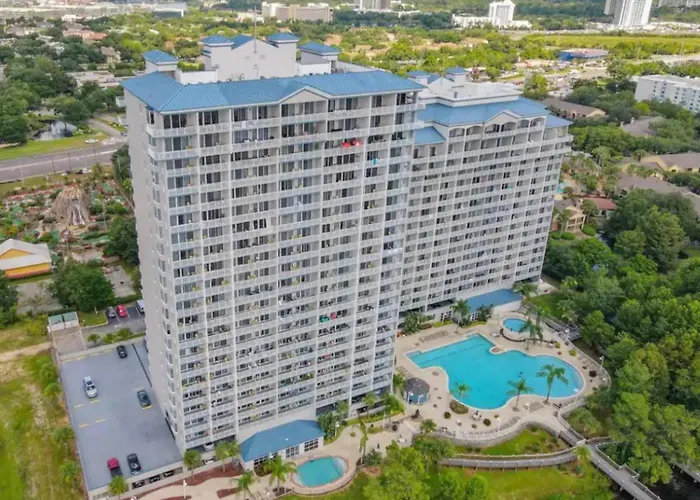 Lakefront Condo With Beautiful Views, Wifi, Central Ac, Shared Pool, & Hot Tub Orlando